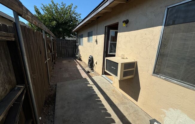 2 beds, 1 bath, 850 sqft, $2,450, Unit 1271