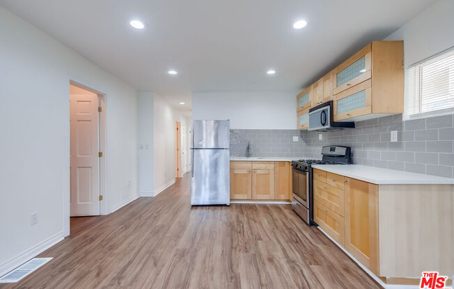 2 beds, 1 bath, $2,645