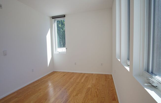 1 bed, 1.5 baths, $1,999, Unit 1906 B