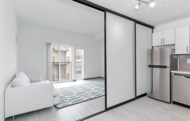 Studio, 1 bath, 365 sqft, $1,795, Unit 212