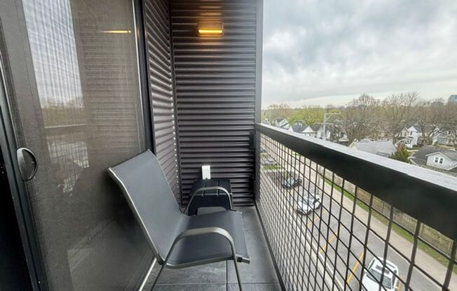 Studio, 1 bath, 325 sqft, $1,274, Unit 419