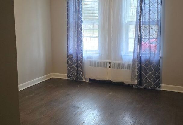 1 bed, 1 bath, $925, Unit 106