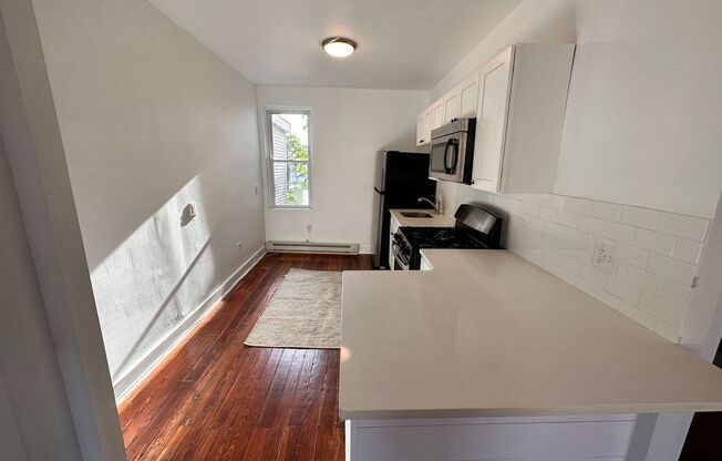 3 beds, 1 bath, 1,000 sqft, $1,400, Unit Unit 2