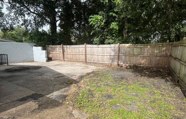 Nice fenced backyard yard!!