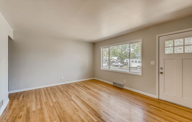 3 Bedroom 2 Bathroom Denver Home with Bonus Downstairs Kitchen