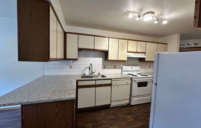 2 beds, 2 baths, 1,097 sqft, $1,475, Unit 44-308