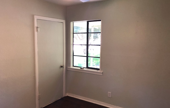 2 beds, 1 bath, $1,650