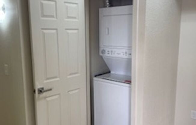 2 beds, 1 bath, 707 sqft, $1,239, Unit 7224