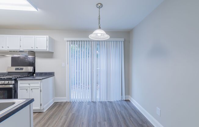 2 beds, 1 bath, 925 sqft, $1,350, Unit 821HLA