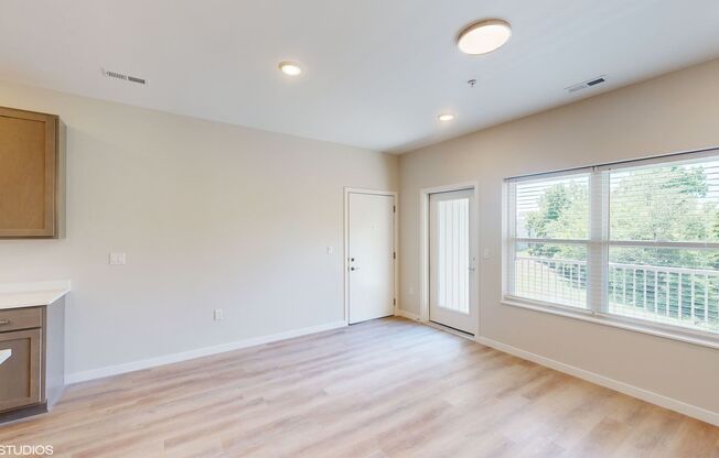 1 bed, 1 bath, 658 sqft, $1,399, Unit 1-204 - 1915 Mattis Apt 204
