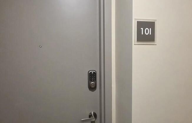 1 bed, 1 bath, $5,500, Unit 10I