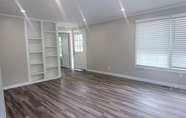 2 bedroom, 1 bath, large back yard