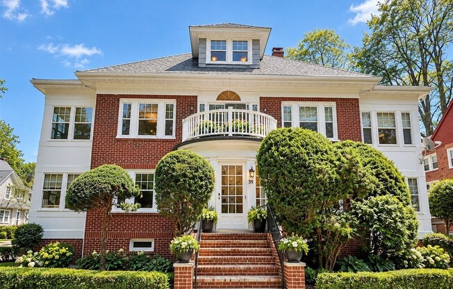 39 GREYCLIFF ST