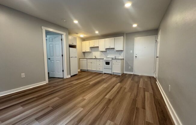 1 bed, 1 bath, 450 sqft, $1,549, Unit 5326 Fifth Ave. #17