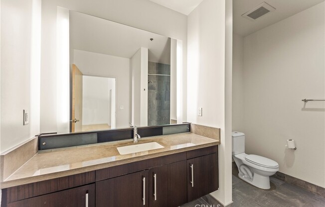 1 bed, 1 bath, 990 sqft, $3,900