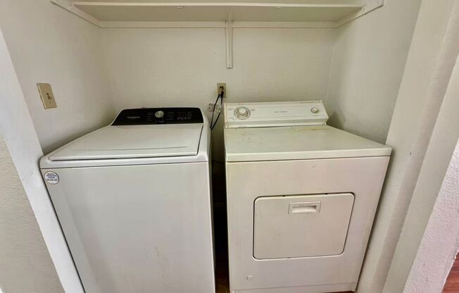 2 beds, 2 baths, $1,300, Unit # B 20 1045