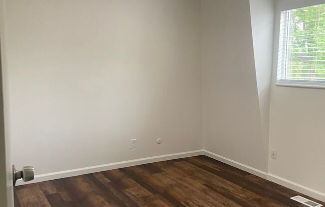 2 beds, 1 bath, 905 sqft, $1,400, Unit 5494-F