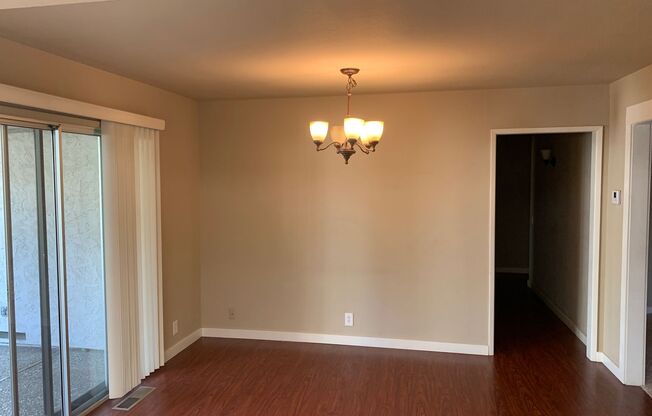 2 beds, 2 baths, $1,700, Unit 2520 Alamo Ave