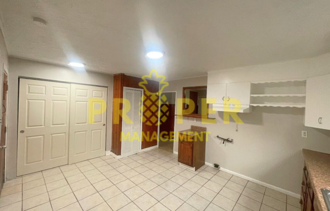 3 beds, 1 bath, $1,100