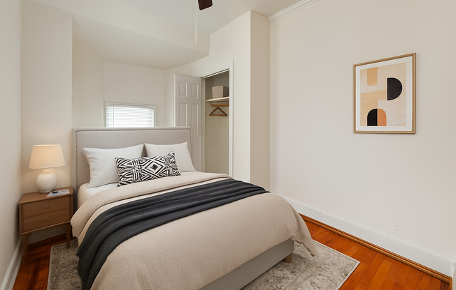 1 Bedroom Apartment wt Hardwood Floors
