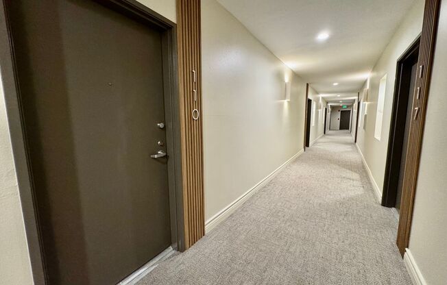 NATURAL LIGHT WITH OPEN FLOOR PLAN - This 2 BR, 2.5BA Townhome-style Condo is located in Brentwood