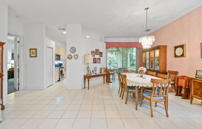 3 BR 2BA CBS home in the gated community of Lake Charles St Lucie West.