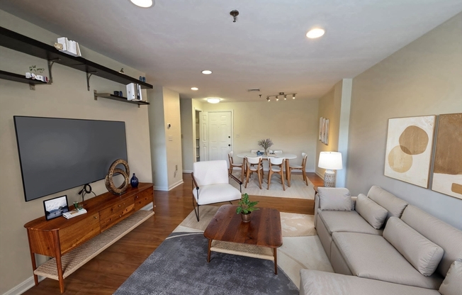 2 beds, 2 baths, 861 sqft, $2,450, Unit 407