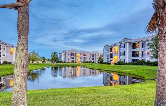 Courtney Station Apartments - Manicured landscape