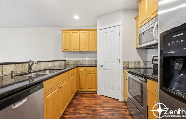 5616 NE 74 CT