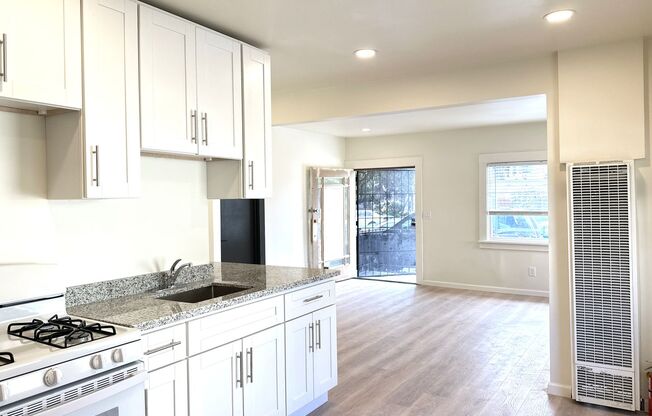 5 Bed/2 Full Baths W/Washer&Dryer Hook Ups!