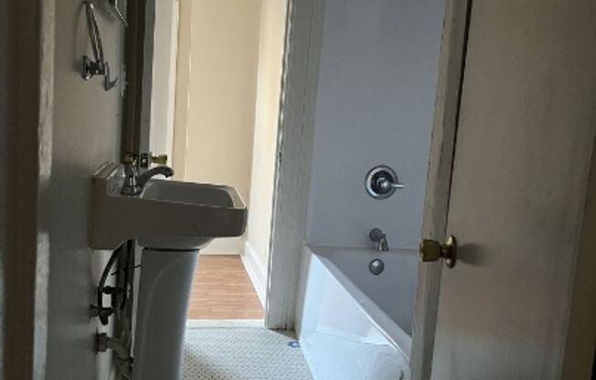 1 bed, 1 bath, $895, Unit 2