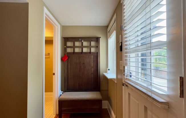 Spacious 4-Bedroom Single Family House in Baltimore