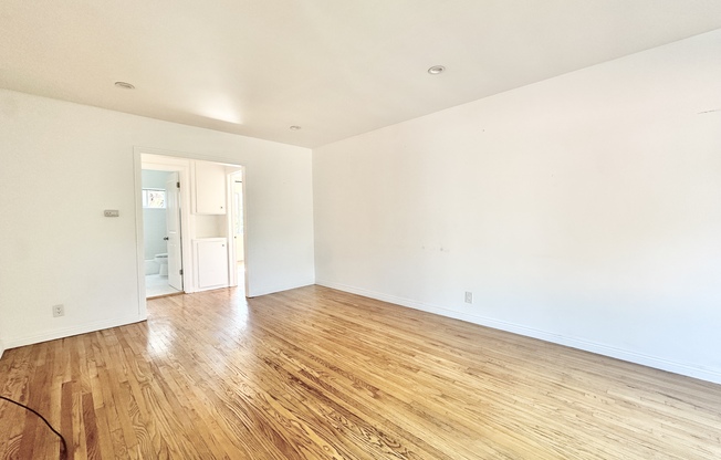 2 beds, 1 bath, $2,250