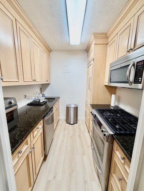 2 beds, 1 bath, 875 sqft, $3,500, Unit 20H