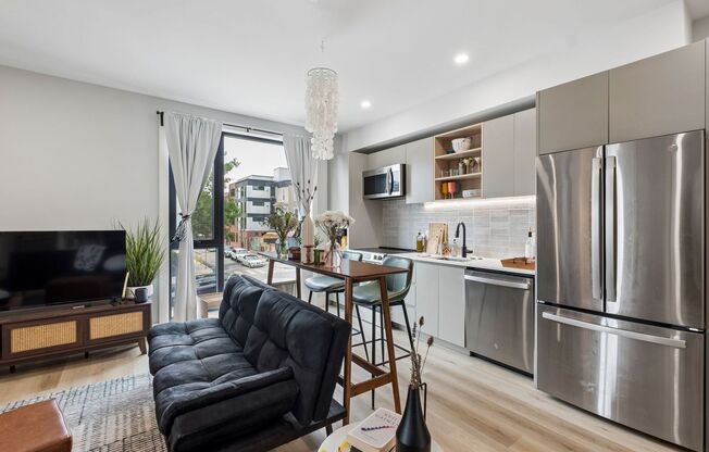 2 beds, 1 bath, 780 sqft, $2,650, Unit 201