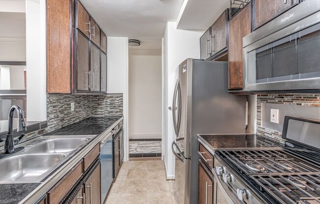 2 beds, 2 baths, $1,850, Unit 412
