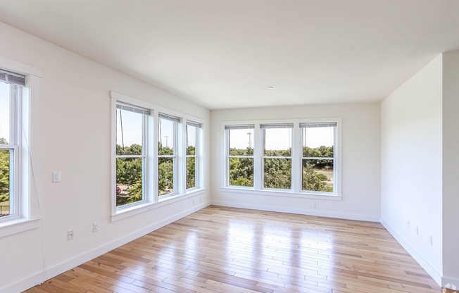 3 beds, 2 baths, 1,175 sqft, $5,100, Unit 214