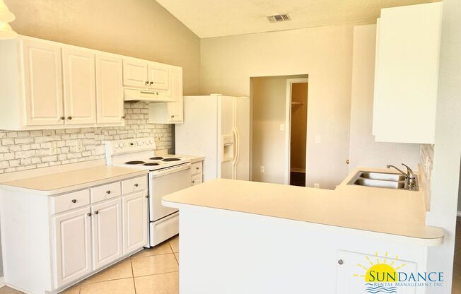 Gorgeous 4 Bedroom Home in Navarre!