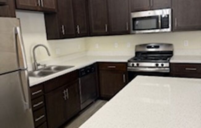 2 beds, 2 baths, 1,033 sqft, $2,238, Unit 1663 - 1305