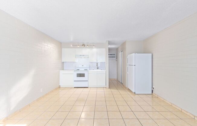 Studio, 1 bath, 400 sqft, $749, Unit 21