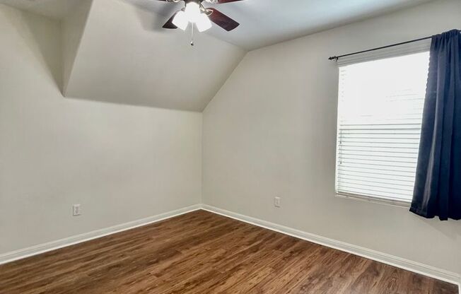 3 beds, 2.5 baths, 1,400 sqft, $1,790, Unit Main House