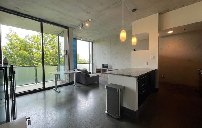 Awesome 1BR Loft Style Condo Overlooking Midtown!