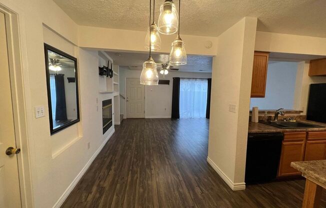 2 beds, 2 baths, $1,725, Unit UNIT 4702