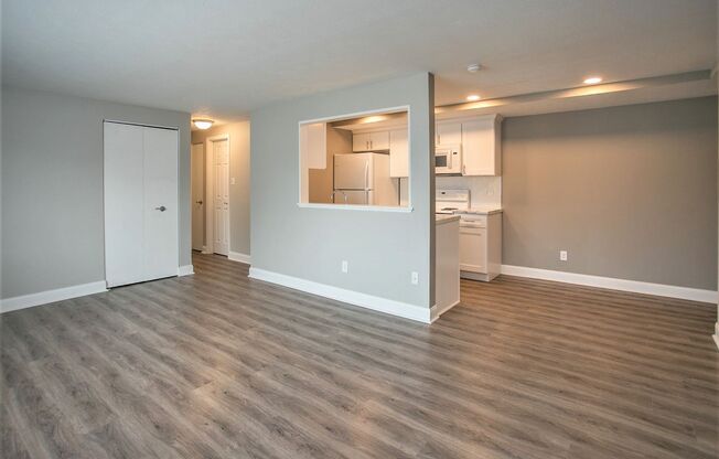 2 beds, 1 bath, $995