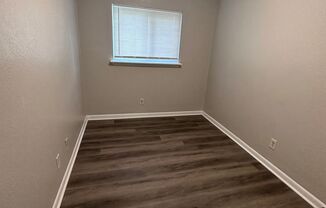 3 beds, 1 bath, $695, Unit 1520-101