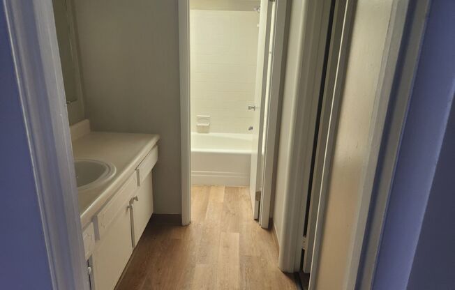2 beds, 2 baths, 1,220 sqft, $1,505, Unit WG1-614