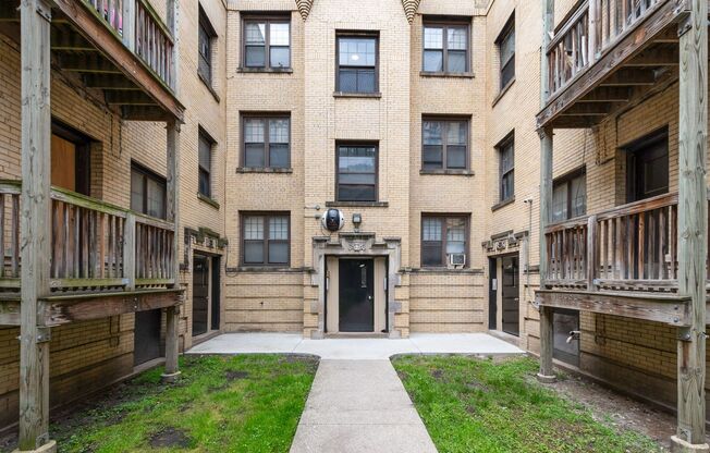 1 bed, 1 bath, 580 sqft, $1,595, Unit 4232 1/2 - 1W