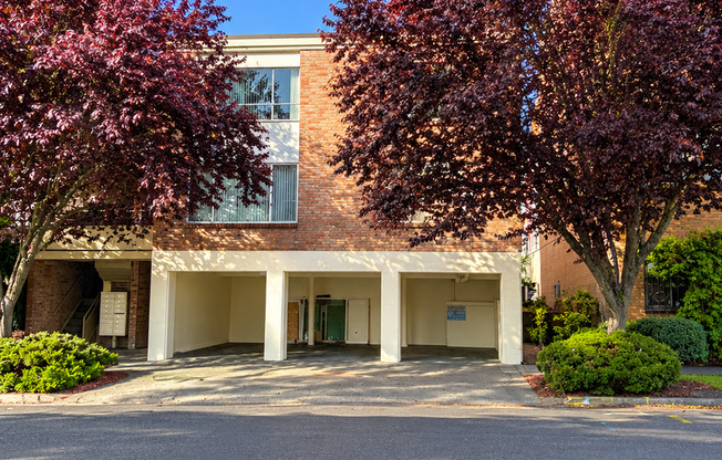 412 W MERCER APARTMENTS