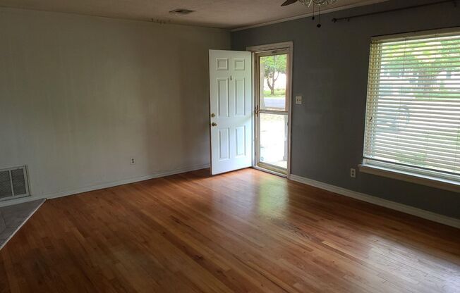 2 beds, 1 bath, $1,150