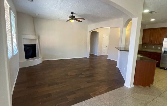 Immaculate 4 bdr, 2 1/2 bath w/2 car garage in Villa Sonata neighborhood